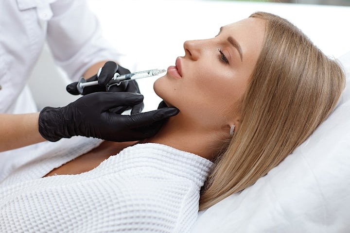 Injektionsbehandling utförs på Beauty Kliniken City